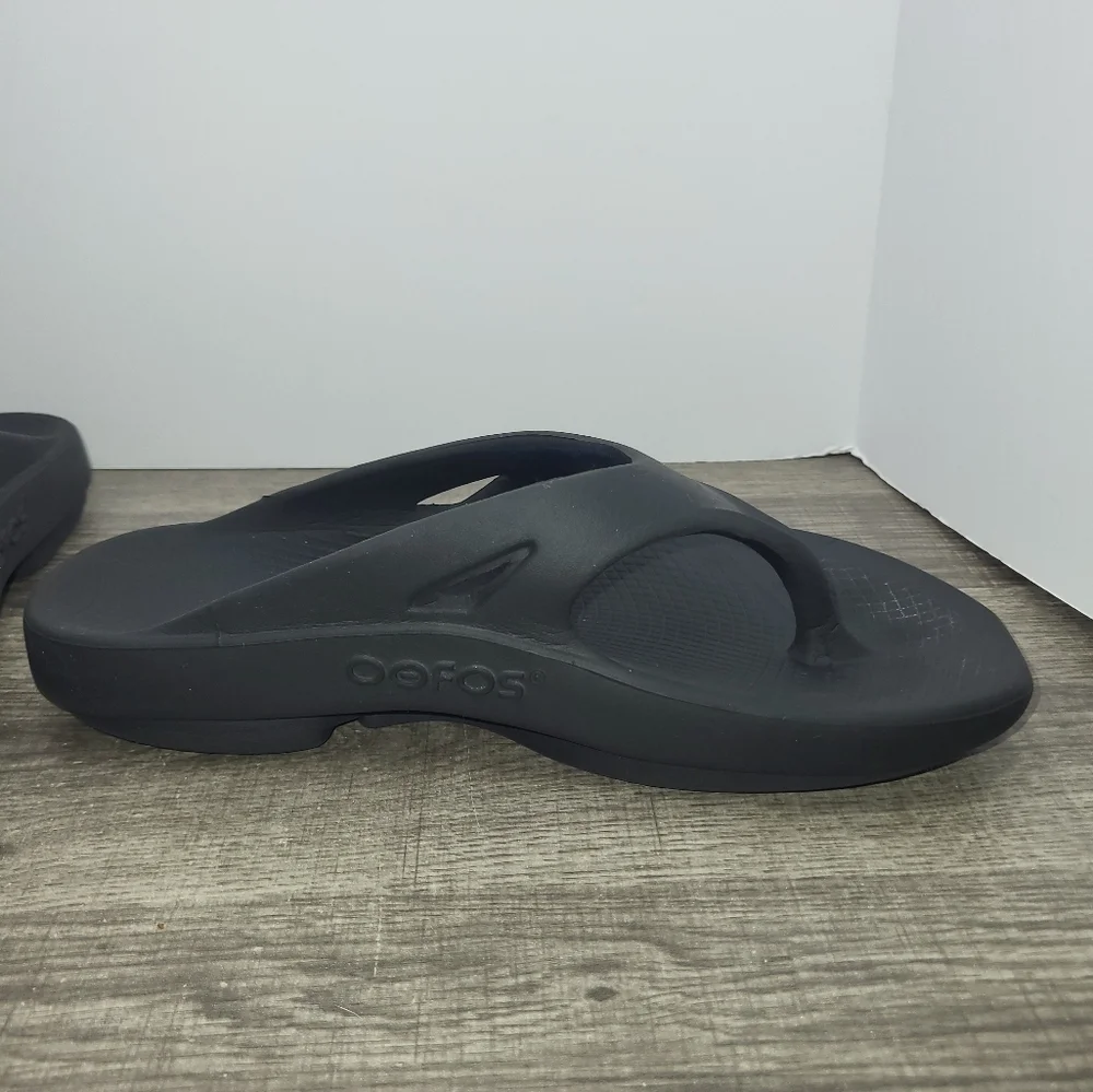 Oofos OOriginal Recovery Sports Sandals Flip Flops Shoes M8 W11 Black